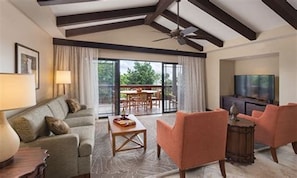 TV, fireplace - Ironman Week 2026: Secure Your 2BR Deluxe Stay at Wyndham Kona Hawaiian! (Kailua-Kona)