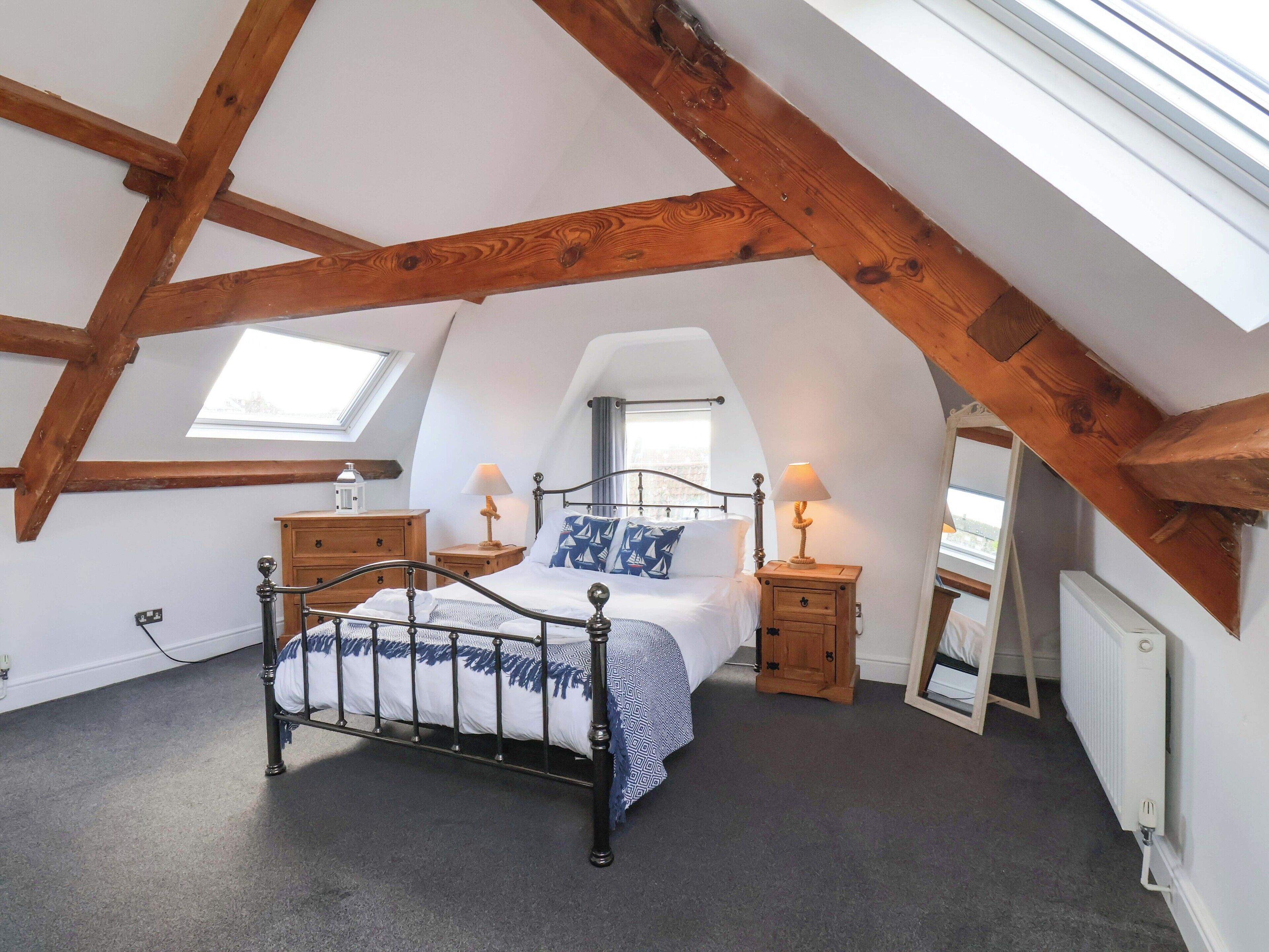 4 bedrooms, individually decorated, individually furnished, free WiFi