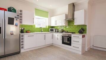 Dishwasher, cookware/dishes/utensils