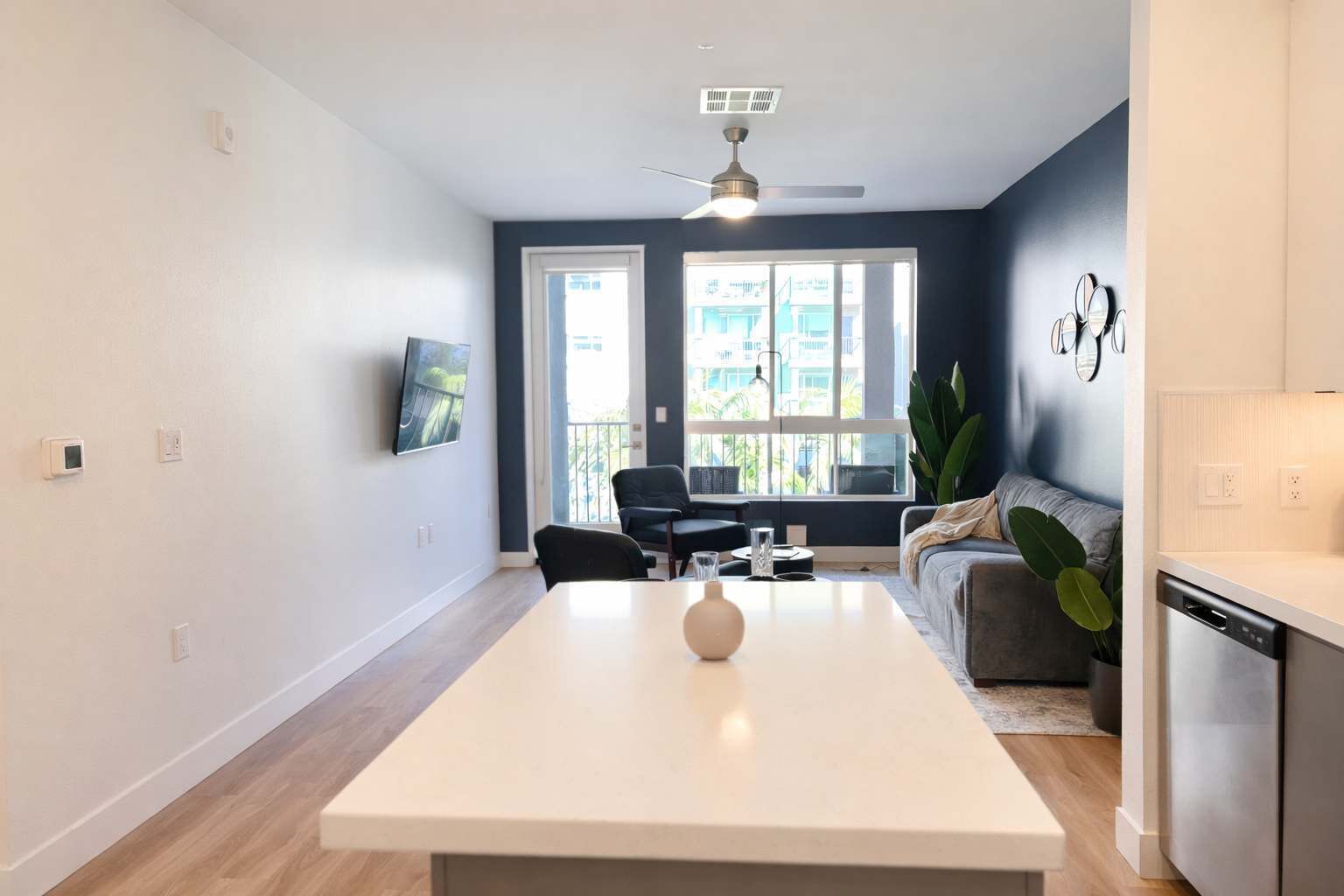 Modern Apartment Near Disneyland W/ Pool & Gym - Orange, CA