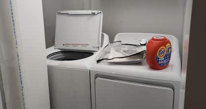 3-bedroom two story house in tranquil Metropolis with cool AC breeze