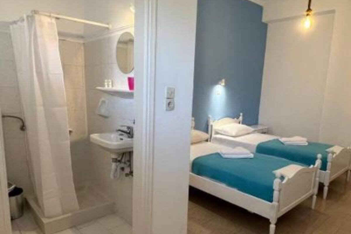 Iron/ironing board, WiFi (free), bed sheets