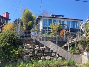 Exterior - Bright Seattle 1 Bed in Mt. Baker/Columbia City near Lake Washington (Seattle)