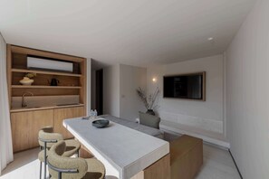 TV, offices - Capitalia | Enjoy a 1BR Fast Wifi & Castle Views (Ciudad de México)