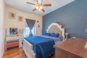 3 habitaciones, tabla de planchar con plancha, wifi y ropa de cama 