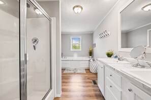 Bathroom - Farm Charm: Lakeview, Spacious, Modern 5BD (LaFollette)