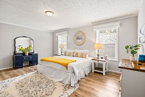 5 bedrooms, WiFi, bed sheets - Farm Charm: Lakeview, Spacious, Modern 5BD (LaFollette)