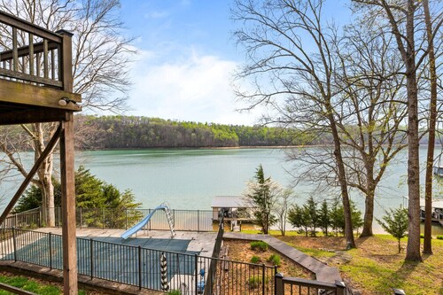 Poolside Paradise: Lakefront; Private Pool; Dock