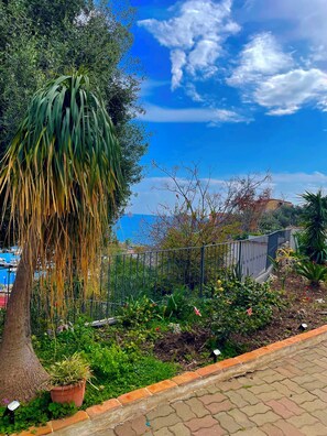 Property grounds - Pinnìga's House with majestic sea views (Santa Maria Navarrese)