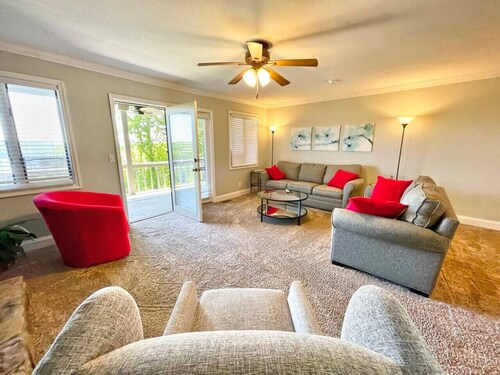 2C Condo: Lake/Ridge/Golf Views
