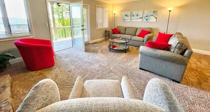 2C Condo: Lake/Ridge/Golf Views