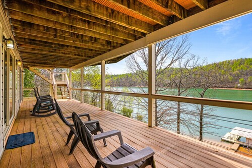 O`Christie: Fam-Friendly, Lakefront, Private Dock