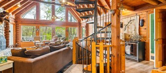 Lakefront Lodge: Covered Dock, Hot Tub, Fire Pit