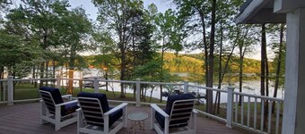 Lakefront Lodge - Covered Dock, Hot Tub, Fire Pit