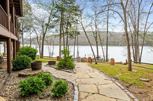 Deer Haven: Lakefront, Gentle Slope, Private Dock
