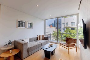 TV, offices - Capitalia | Chic Two-Bedroom Living and Roof views (Ciudad de México)