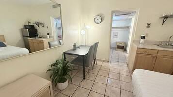 1 bedroom, iron/ironing board, internet