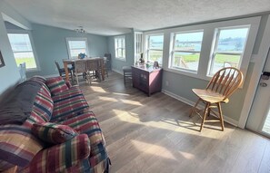Smart TV, books - Water’s Edge at Randall’s - Cottage Overlooking the Intracoastal Waterway (Shallotte)