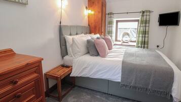 2 bedrooms, individually decorated, individually furnished, free WiFi