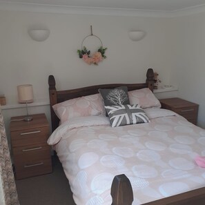 1 bedroom, iron/ironing board - Saundersfoot Pembrokeshire (Saundersfoot)