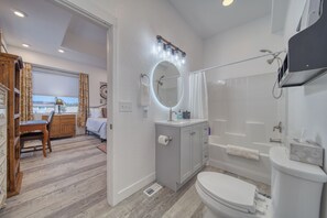 Shower, hair dryer, towels, soap - Desert Oasis Estate: Saltwater Pool, Hot Tub & Gourmet Outdoor Kitchen (Pahrump)