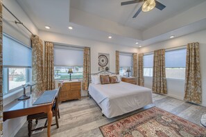 6 Schlafzimmer, Zimmersafe, Schreibtisch, Bügeleisen/Bügelbrett