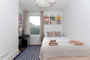 5 habitaciones, tabla de planchar con plancha y wifi gratis 