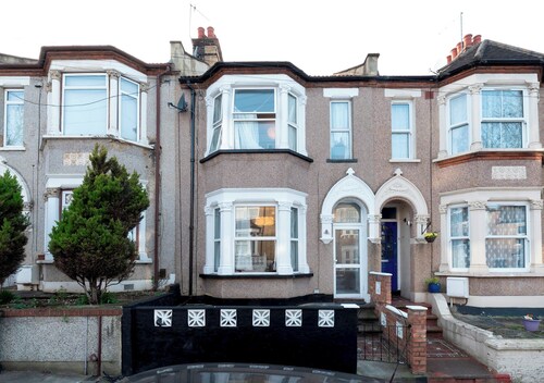 4-Bed Family Home / Garden / Near Elizabeth Line - Pass the Keys