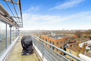 Property grounds - Penthouse Sanctuary with Wraparound Balcony - Pass the Keys (London)