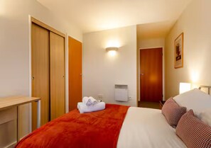 3 bedrooms, iron/ironing board, free WiFi, bed sheets - Nottingham Apartment |Fast WiFi | Near Attractions - Pass the Keys (Nottingham)
