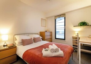 3 bedrooms, iron/ironing board, free WiFi, bed sheets - Nottingham Apartment |Fast WiFi | Near Attractions - Pass the Keys (Nottingham)