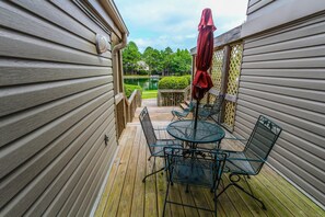 Outdoor dining - Cozy 2BR on Neuse River w/ Kitchen + Resort Perks (New Bern)