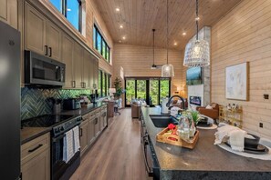 Private kitchen - Luxury Smoky Mountain Cabin - Bowling Alley, Hot Tub, Pool & Playground (Sevierville)