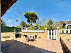 Outdoor dining - Calma CostaBravaSi - Terrace, garden, Barbecue (Santa Cristina d'Aro)