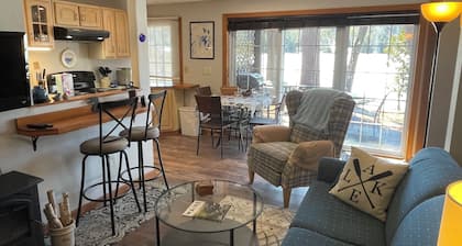 Fantastic 1-bdrm condo on Snow Pond in charming Oakland perfect for a getaway.