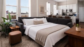 Desk, iron/ironing board, WiFi, bed sheets