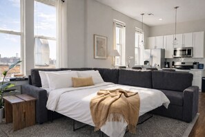 办公桌、熨斗/熨衣板、WiFi、床单