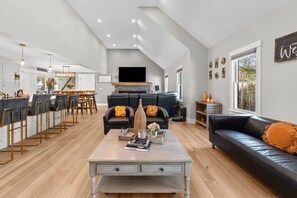 Fernseher, Kamin, Stereoanlage, Arbeitsbereiche