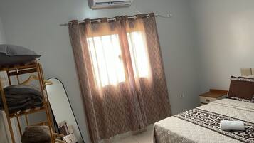 1 Schlafzimmer, Schreibtisch, Bügeleisen/Bügelbrett, kostenloses WLAN