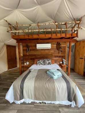 Room - Dome in green Patagonia with view and access to the Petrohue River, Tinas Calientes. (Cochamo)