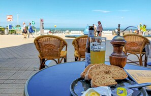 Outdoor dining - Amazing apartment in Oostende with WiFi (Oostende)