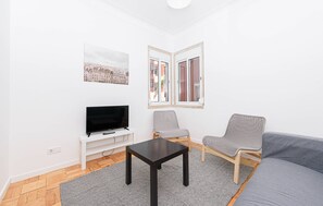 TV - HOUZE Comfortable apartment in Laranjeiras (Lisboa)