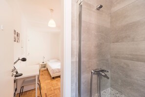 4 bedrooms, iron/ironing board, Internet, bed sheets - HOUZE Laranjeiras City Living Apartment (Lisboa)