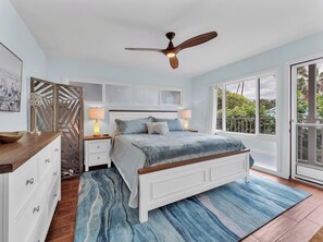 1 bedroom, desk, iron/ironing board, free WiFi - New, Updated Oceanfront Kona Top Floor End Unit, Bright & Private, 3 Step Access (Kailua-Kona)