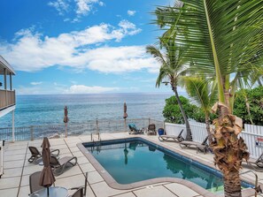 Outdoor pool - New, Updated Oceanfront Kona Top Floor End Unit, Bright & Private, 3 Step Access (Kailua-Kona)
