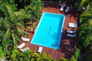 泳池