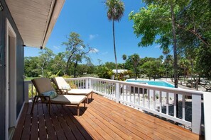 Property grounds - Milton 1 Br Quiet Beachfront Pool Dock (José Santos Guardiola)