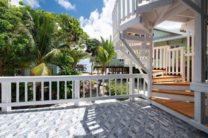 Property grounds - Milton 1 Br Quiet Beachfront Pool Dock (José Santos Guardiola)