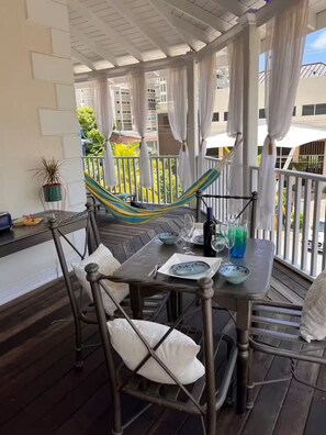 Outdoor dining - #3, King Bed Beach 1min St. Lawrence Gap ‘Relax’ (Oistins)