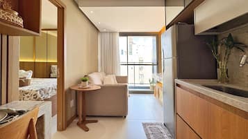 Apartamento exclusivo | Cortinas opacas, sistema de insonorización, wifi gratis y ropa de cama